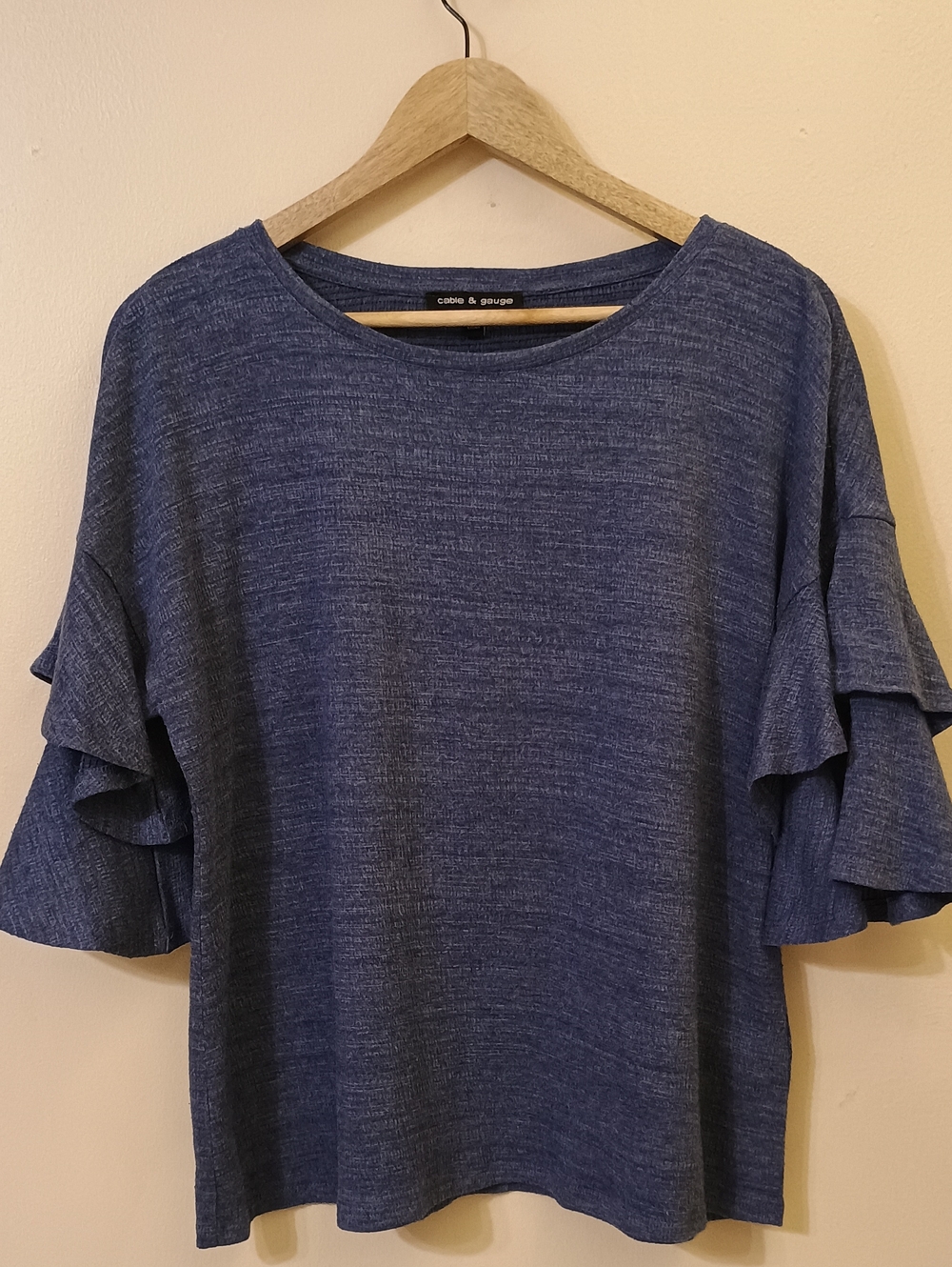 Cable & Gauge Heather Denim Blue Ruffle Sleeve Knit Top Large EUC